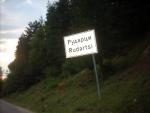 Откраднат е крака от табелата на селото